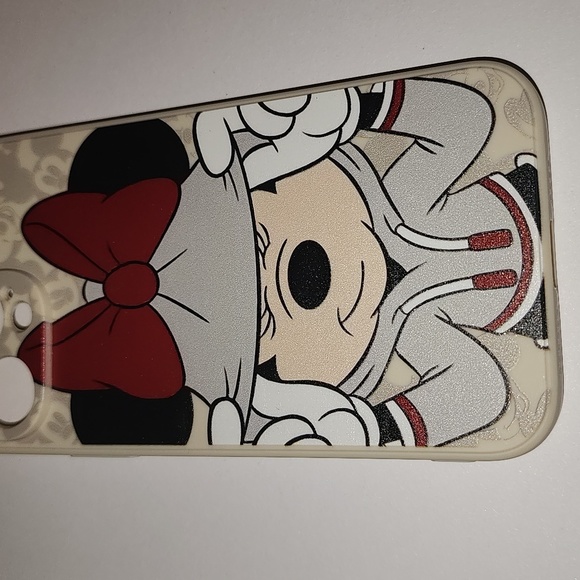 Brand new Apple IPhone 15 Pro Max Disney Minnie Mouse Silicone Phone case - Picture 3 of 6